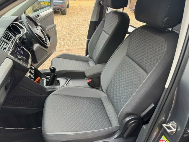 Volkswagen E-Transporter 83Kw 37.3Kwh Advance Van White #13
