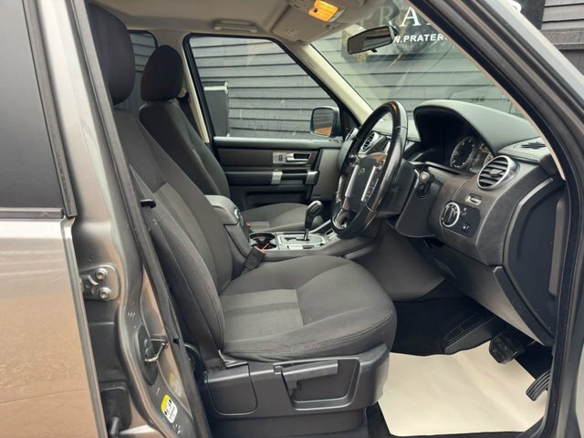 Land Rover Discovery 4 Xs Red #8