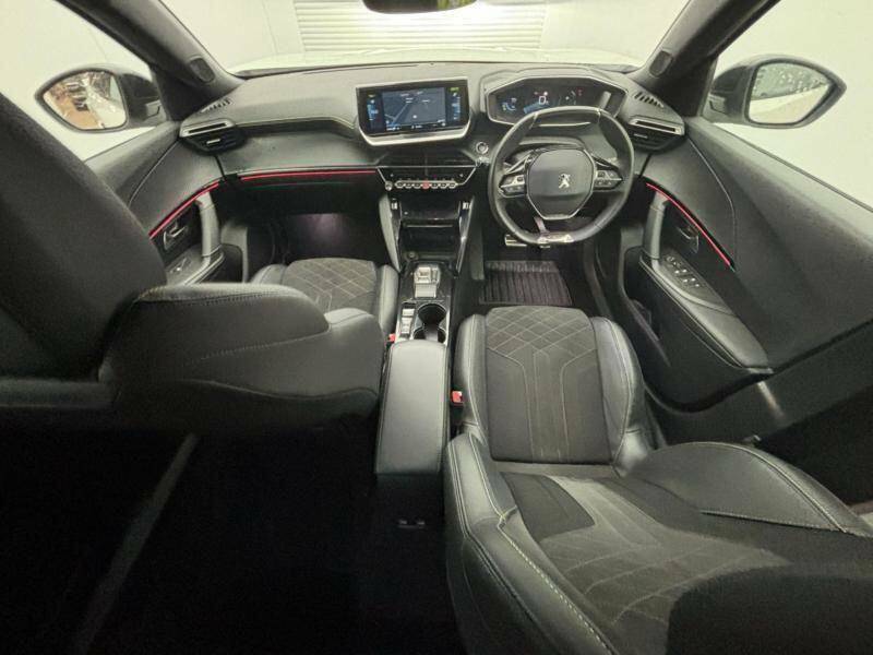 Peugeot e-2008 100Kw Gt Premium 50Kwh White #3