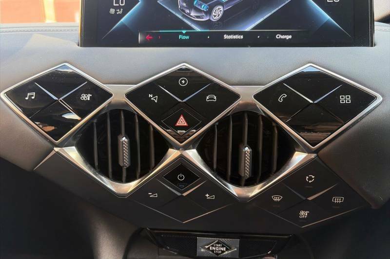DS DS 3 Crossback Crossback 1.2 Puretech Prestige Crossback Euro 6 White #17