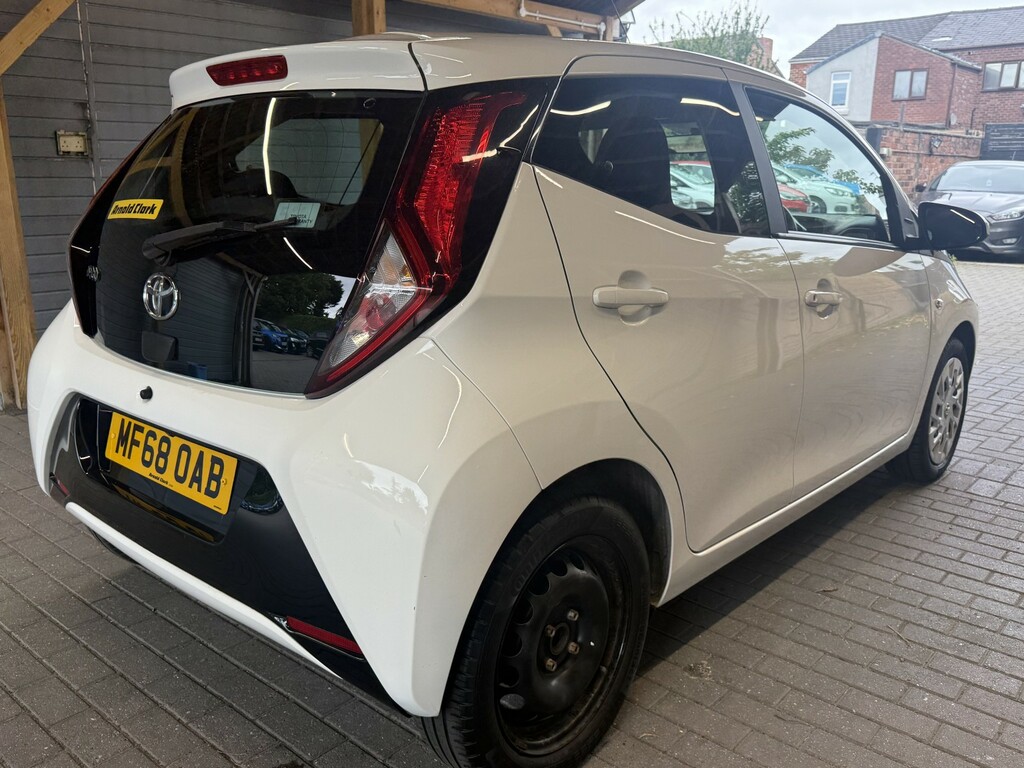 Toyota Aygo Hatchback 1.0 Vvt-i X-play 201868 MF68OAB White #5