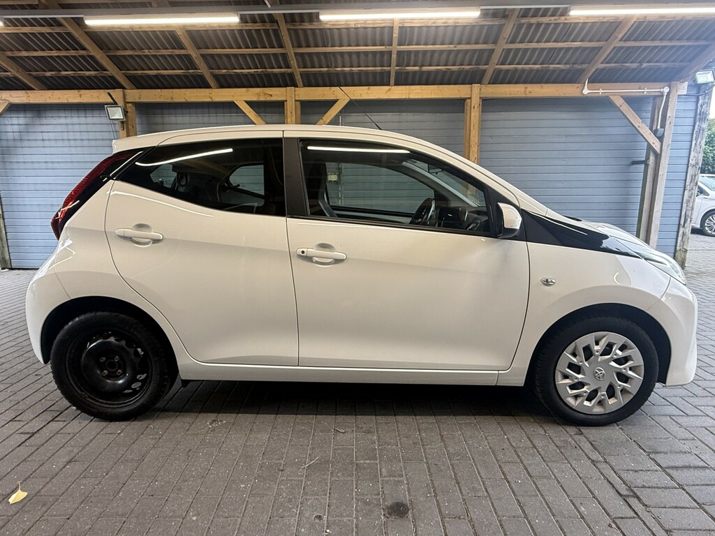 Toyota Aygo Hatchback 1.0 Vvt-i X-play 201868 MF68OAB White #4
