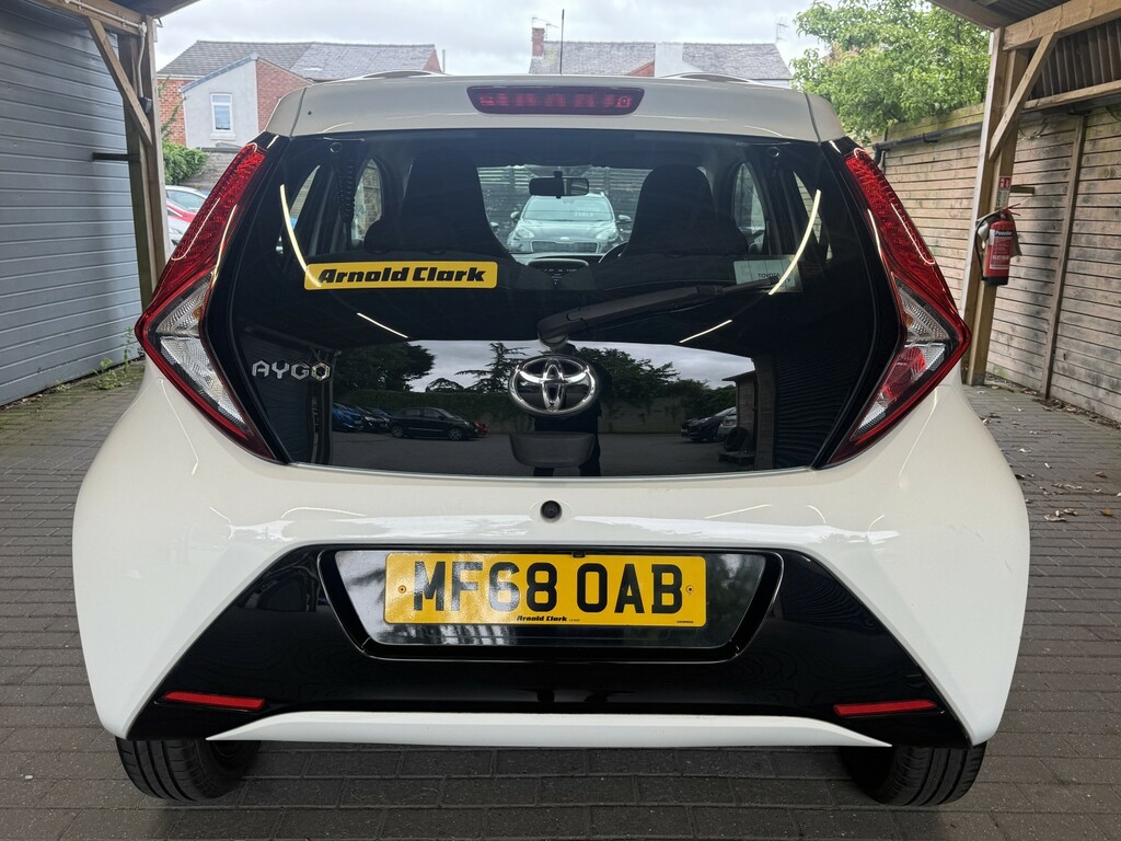 Toyota Aygo Hatchback 1.0 Vvt-i X-play 201868 MF68OAB White #6
