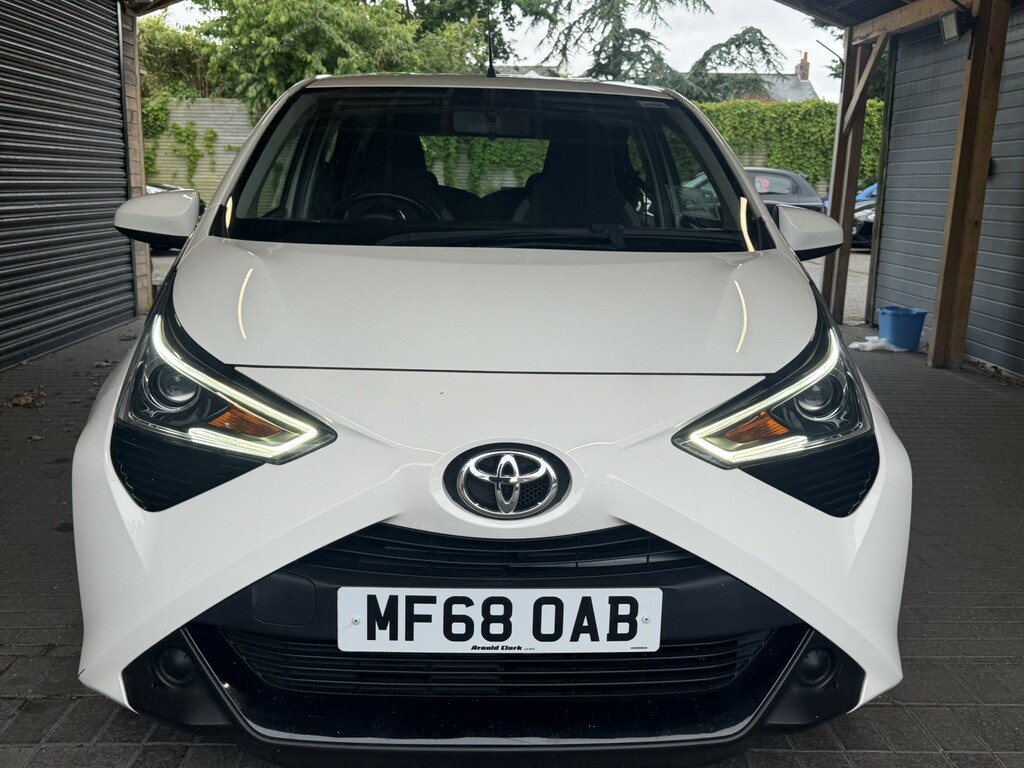 Toyota Aygo Hatchback 1.0 Vvt-i X-play 201868 MF68OAB White #2