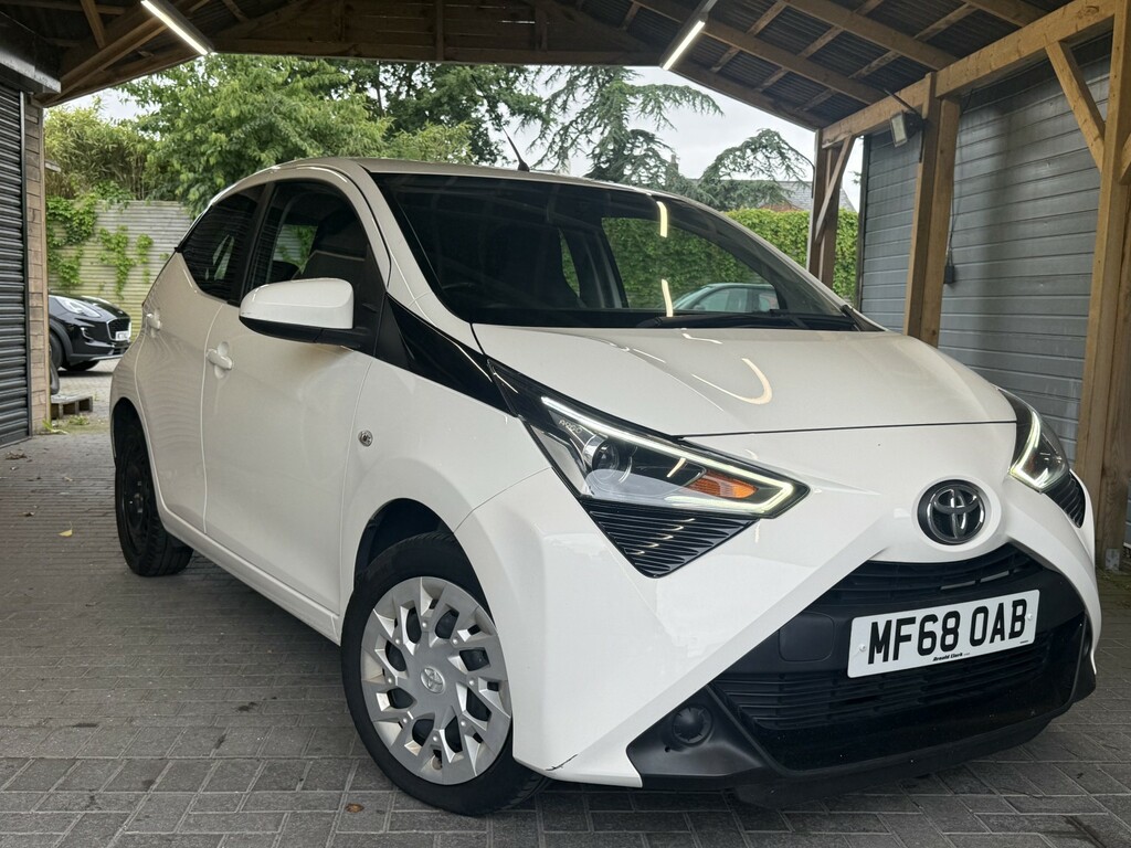 Toyota Aygo Hatchback 1.0 Vvt-i X-play 201868 MF68OAB White