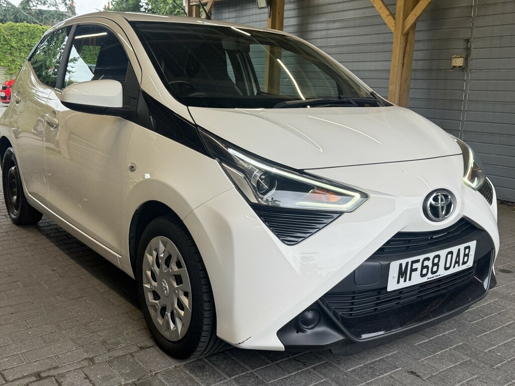 Toyota Aygo Hatchback 1.0 Vvt-i X-play 201868 MF68OAB White #3