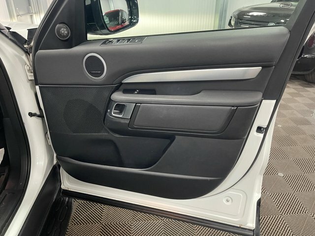 Land Rover Discovery White #46