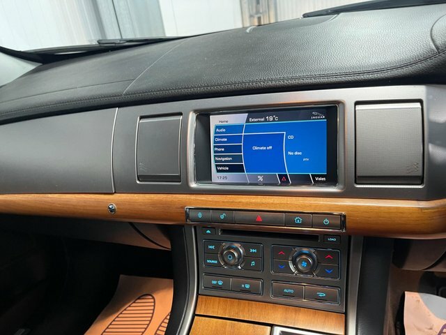Jaguar XF Black #41