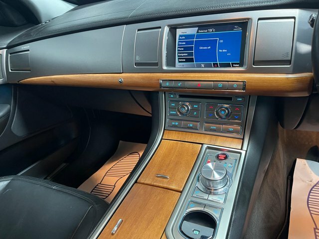 Jaguar XF Black #32