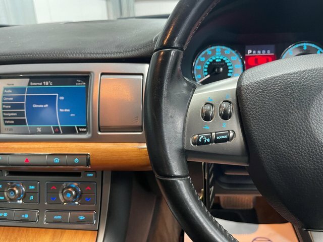 Jaguar XF Black #39