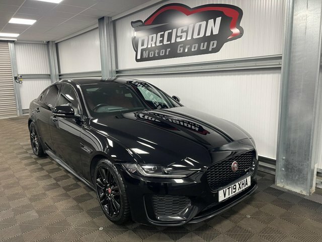Jaguar XE D180 R-dynamic Se Black