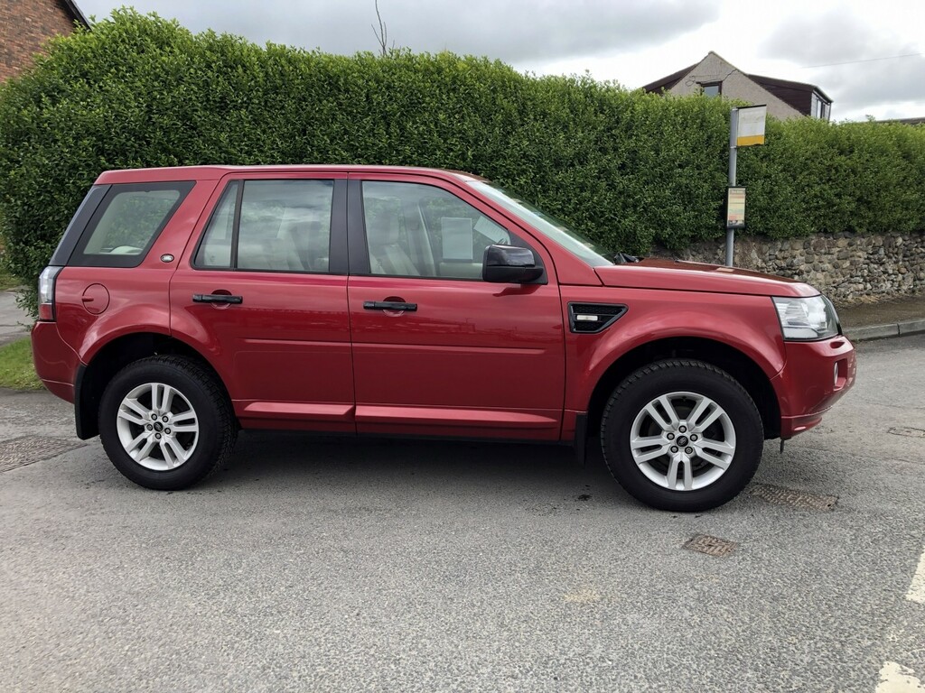 Land Rover Freelander 2 Estate 2.2 Sd4 Xs Turbo 4X4 - Ext WJ13SCZ Red #2