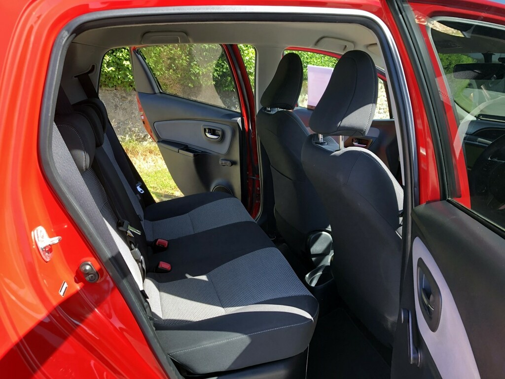 Toyota Yaris Hatchback 1.5 Hybrid Icon Hatchback - Fu LX16NYZ Red #6