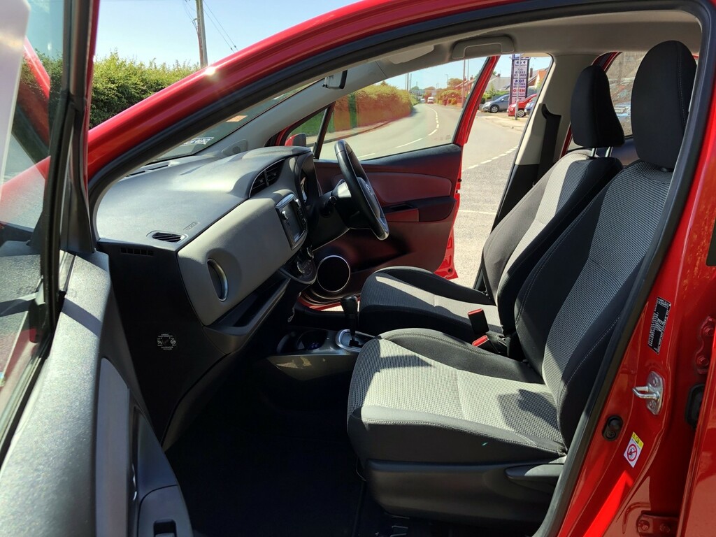 Toyota Yaris Hatchback 1.5 Hybrid Icon Hatchback - Fu LX16NYZ Red #4