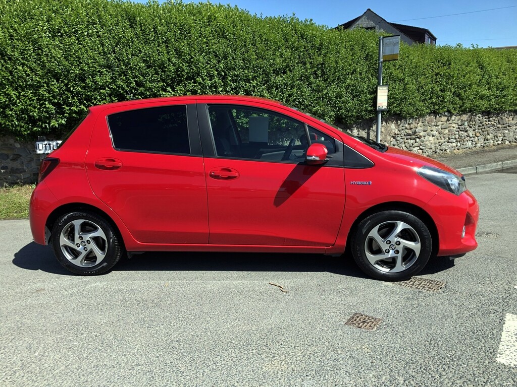 Toyota Yaris Hatchback 1.5 Hybrid Icon Hatchback - Fu LX16NYZ Red #2
