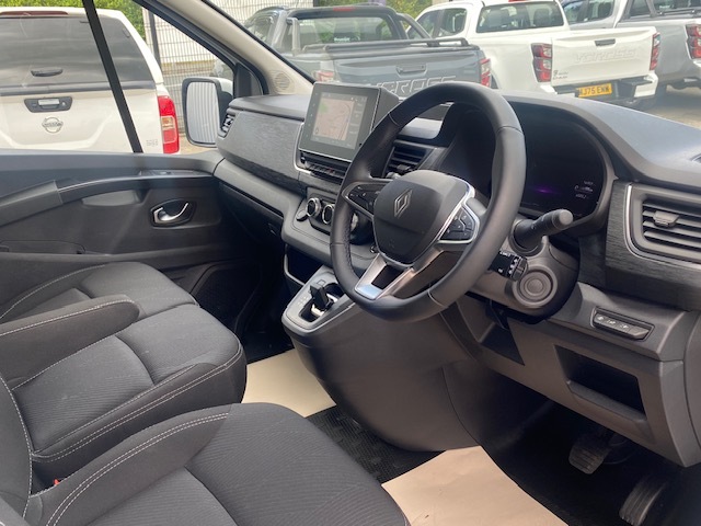 Renault Trafic Mpv NV25FEG White #3
