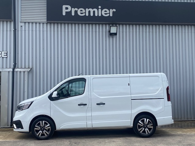 Renault Trafic Mpv NV25FEG White #4