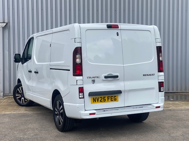 Renault Trafic Mpv NV25FEG White #2