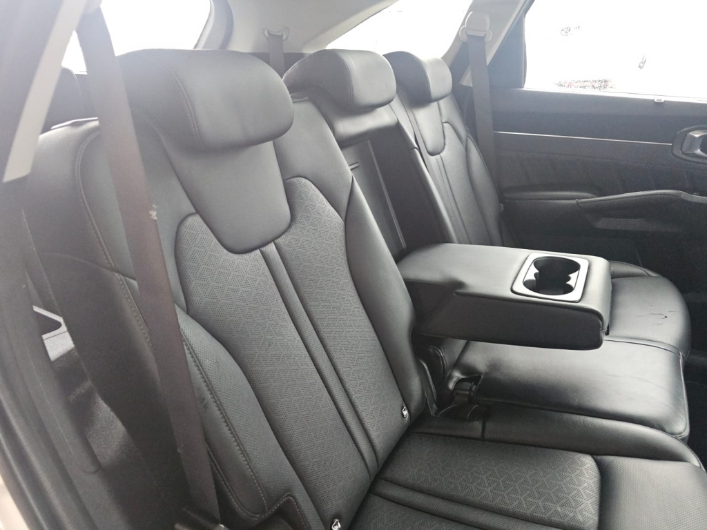 Kia Sorento Edition White #37
