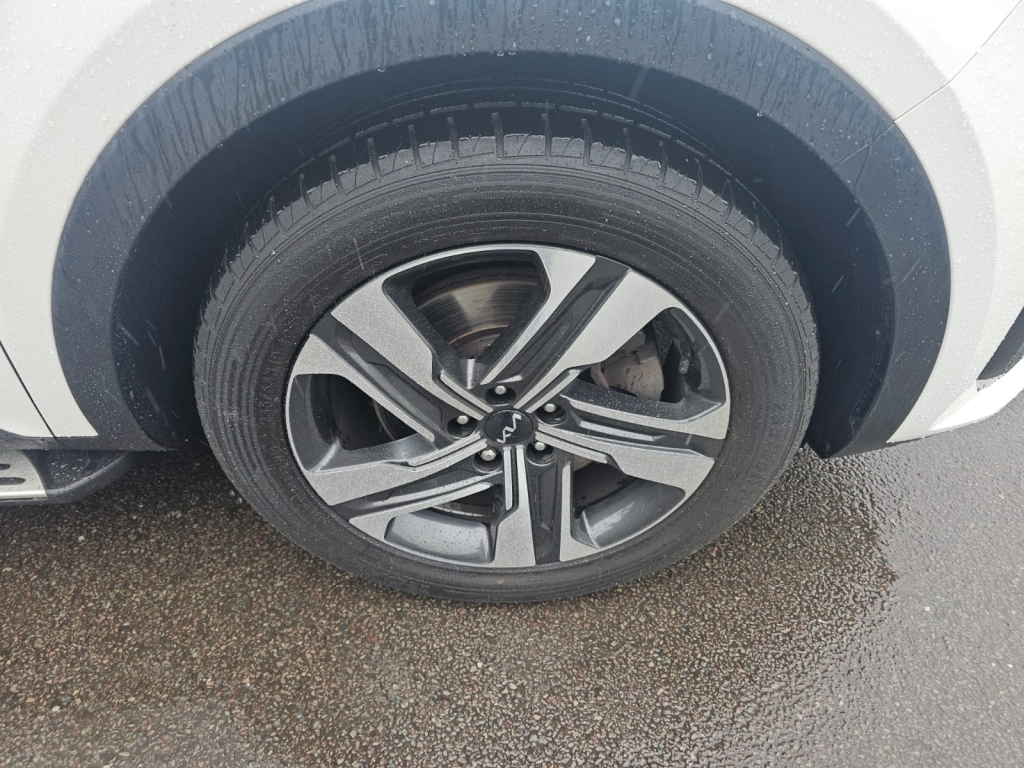 Kia Sorento Edition White #9