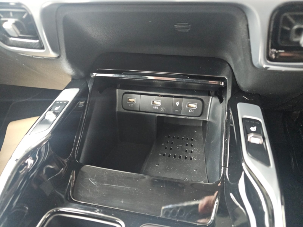 Kia Sorento Edition White #26