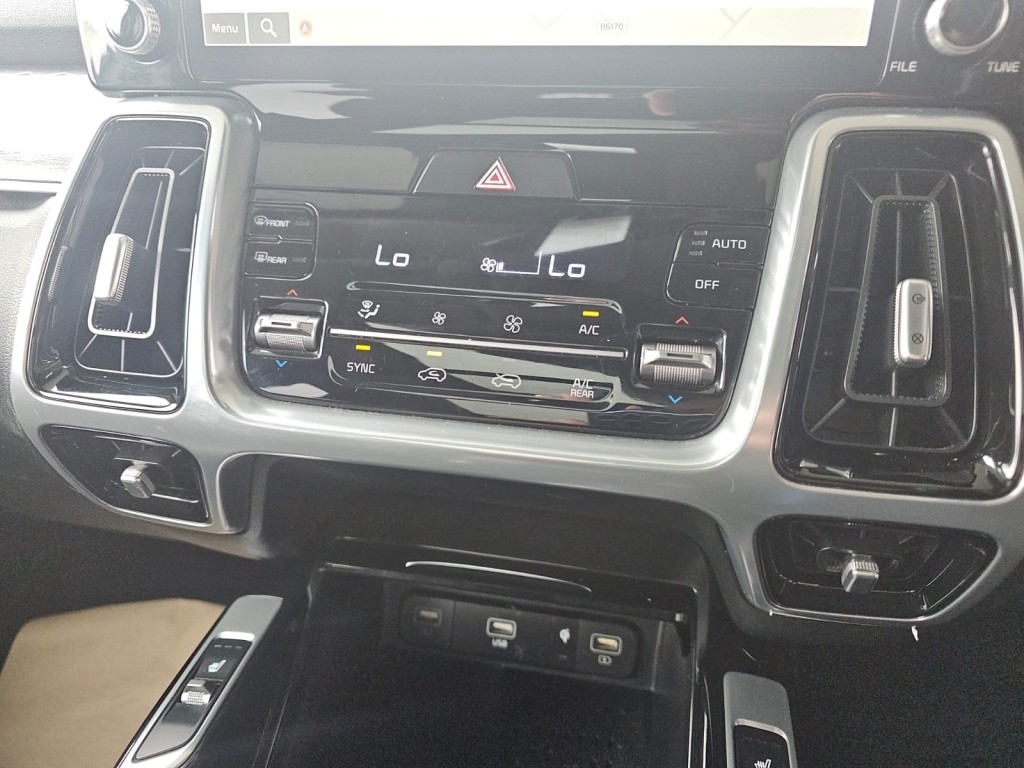 Kia Sorento Edition White #25