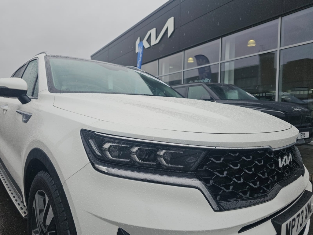 Kia Sorento Edition White #11
