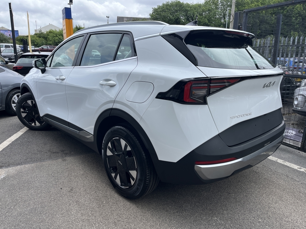 Kia Sportage Estate White #2