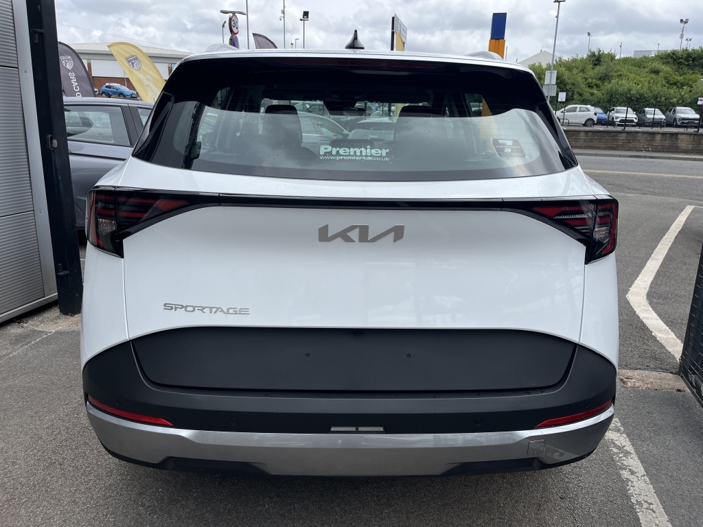 Kia Sportage Estate White #6