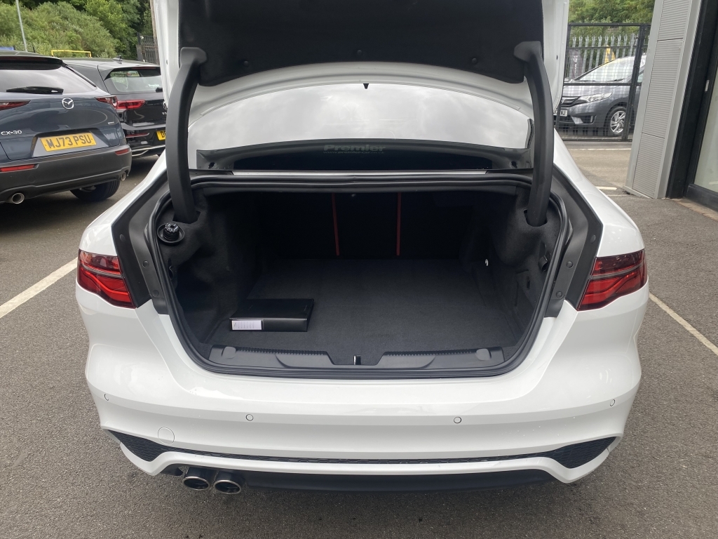 Jaguar XE 2.0 R-dynamic Se Black White #6