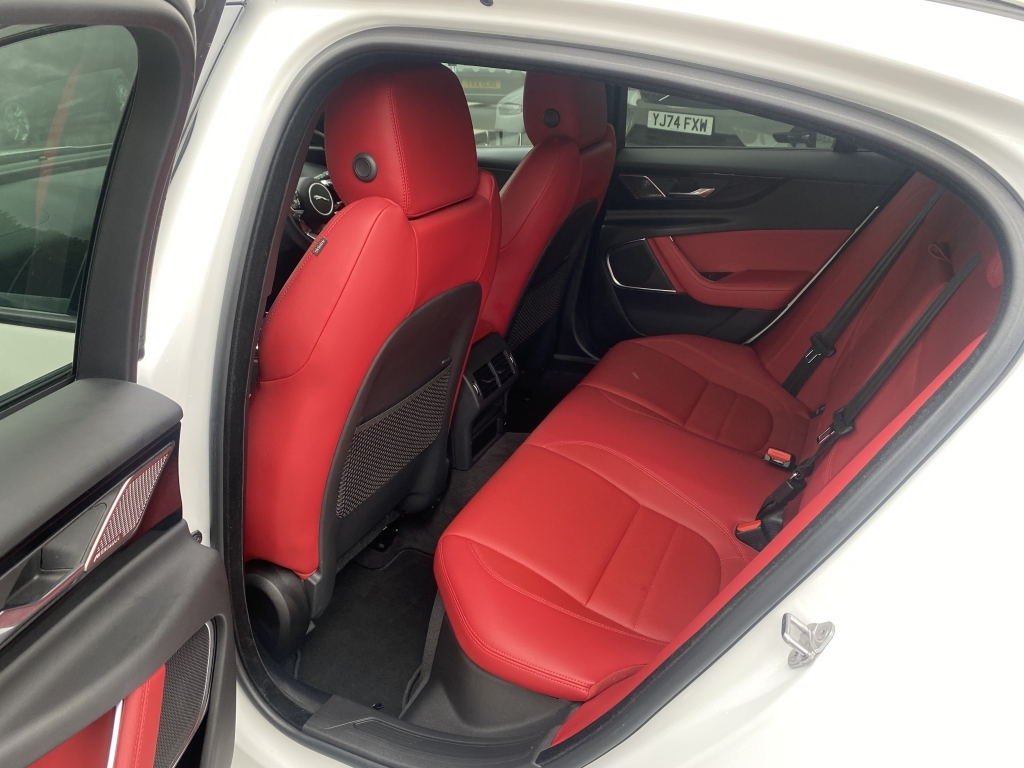 Jaguar XE 2.0 D200 Mhev R-dynamic Se Black Euro 6 Ss Black #15