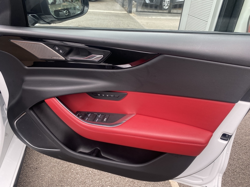 Jaguar XE 2.0 D200 Mhev R-dynamic Se Black Euro 6 Ss Black #17