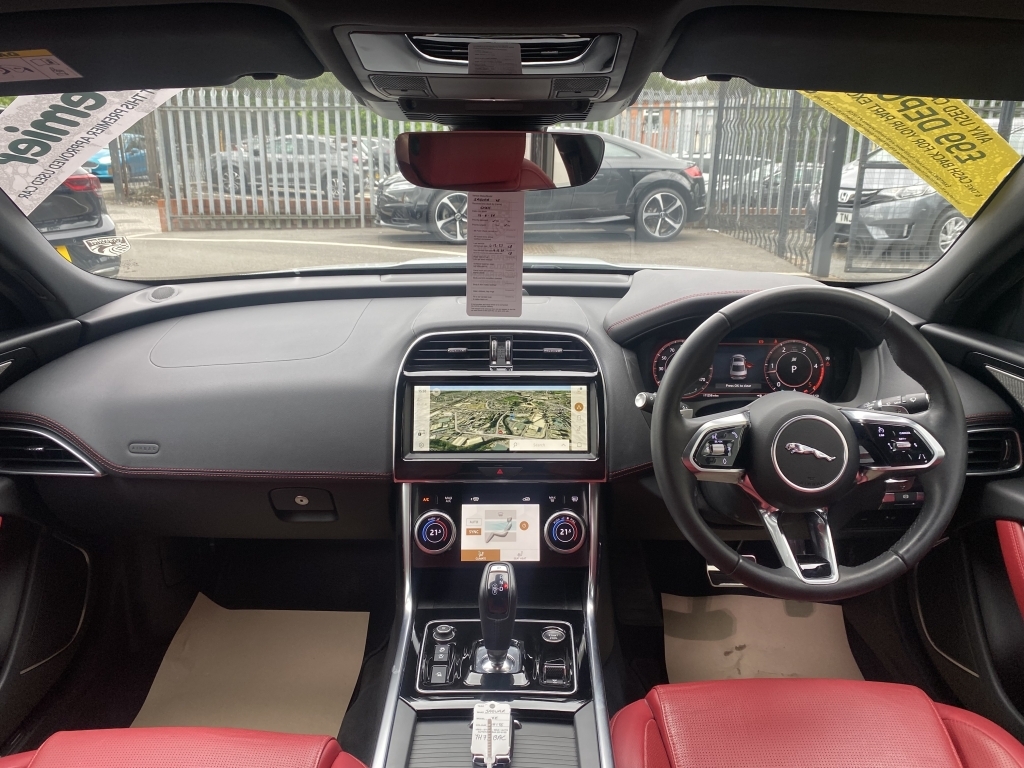 Jaguar XE 2.0 D200 Mhev R-dynamic Se Black Euro 6 Ss Black #39