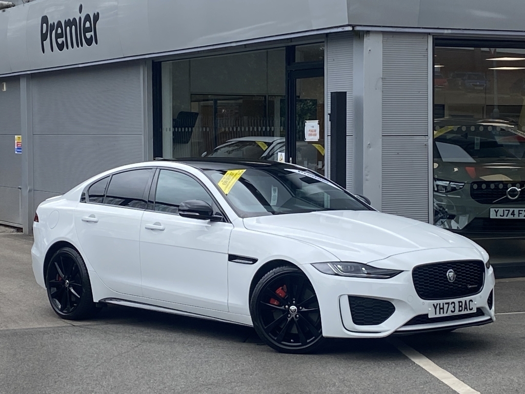 Jaguar XE 2.0 R-dynamic Se Black White