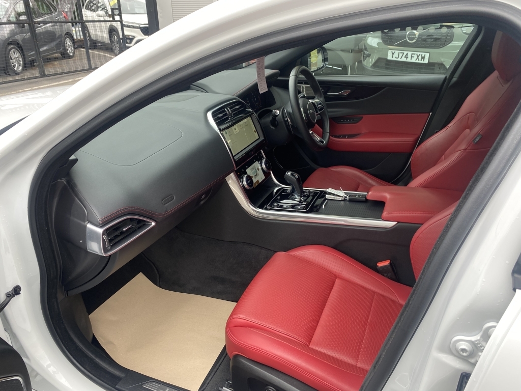 Jaguar XE 2.0 D200 Mhev R-dynamic Se Black Euro 6 Ss Black #12