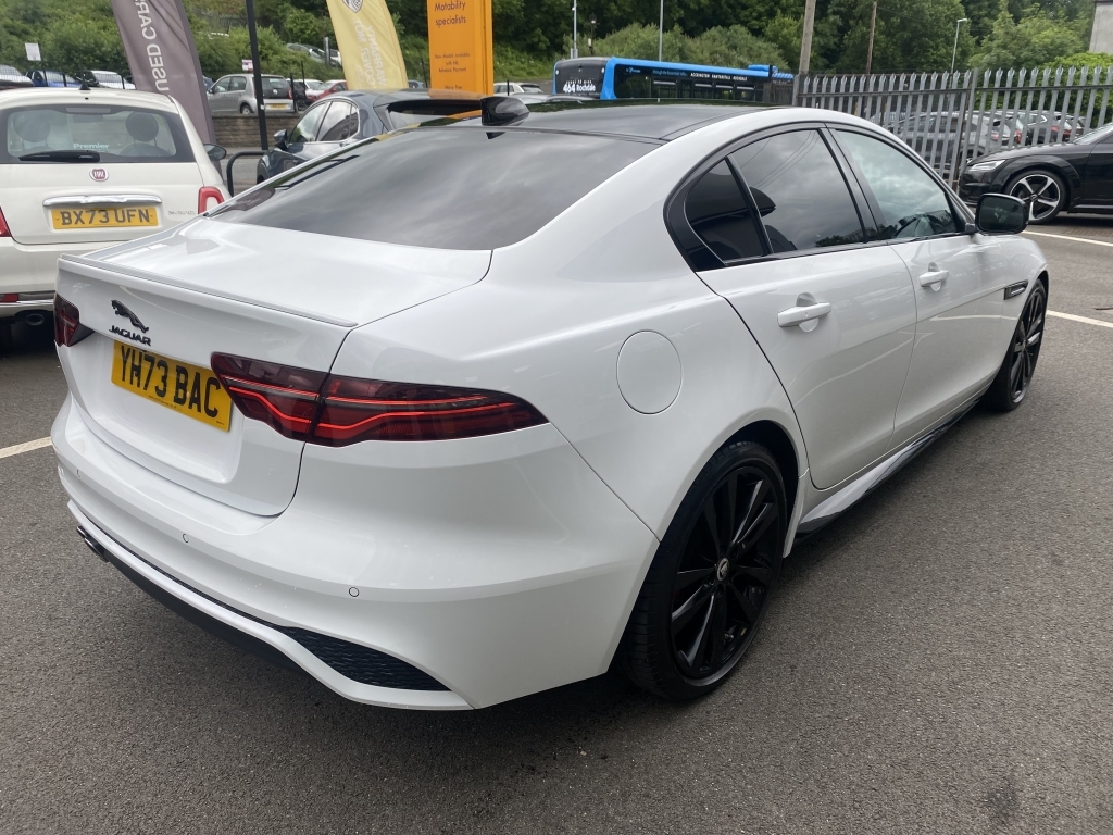 Jaguar XE 2.0 R-dynamic Se Black White #4