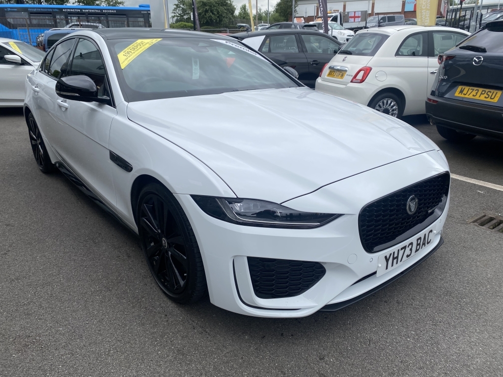 Jaguar XE 2.0 R-dynamic Se Black White #2