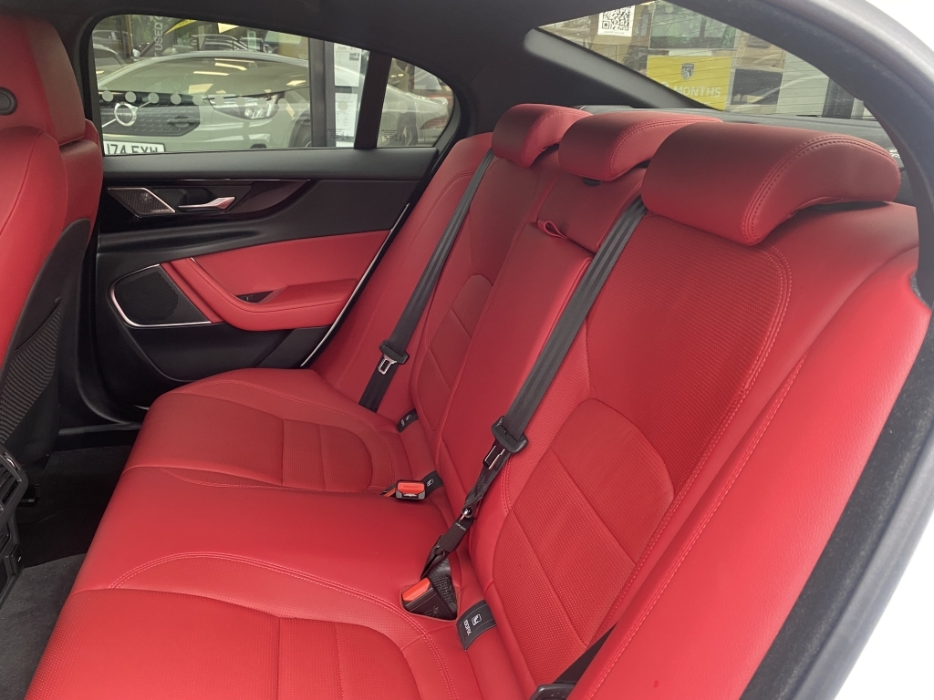 Jaguar XE 2.0 D200 Mhev R-dynamic Se Black Euro 6 Ss Black #16