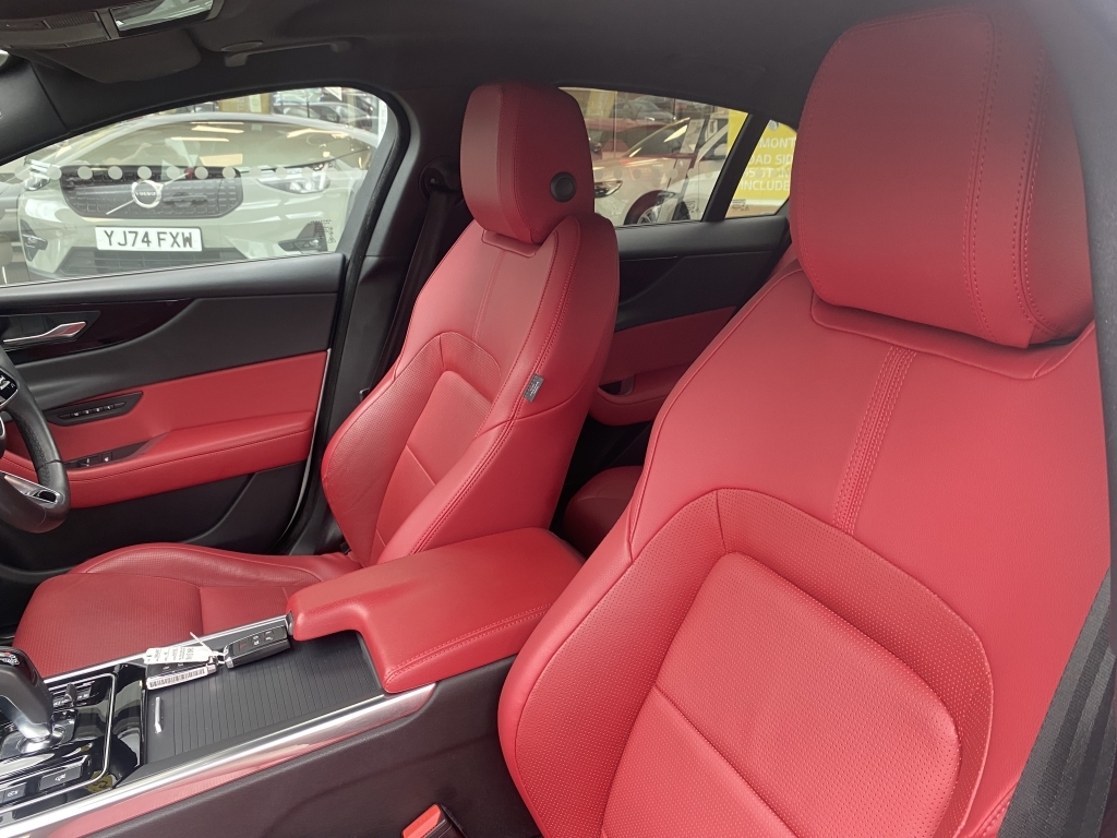 Jaguar XE 2.0 D200 Mhev R-dynamic Se Black Euro 6 Ss Black #13