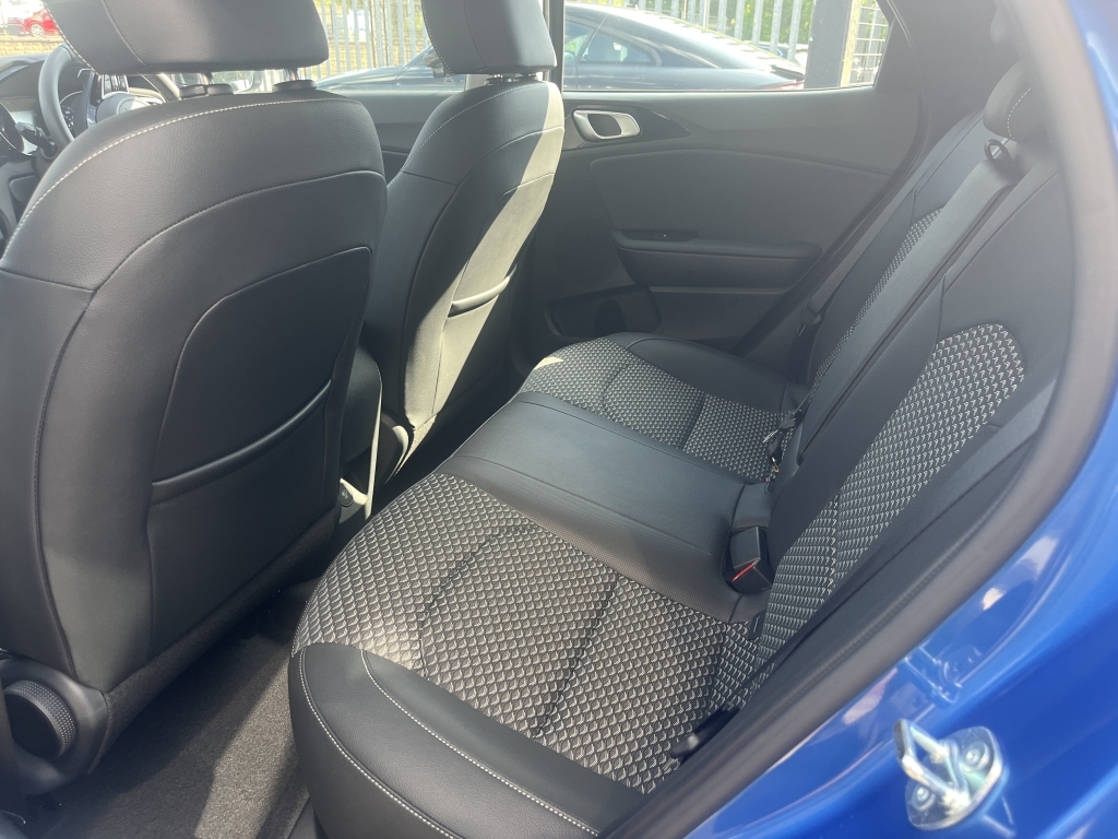 Kia Xceed Hatchback Blue #5