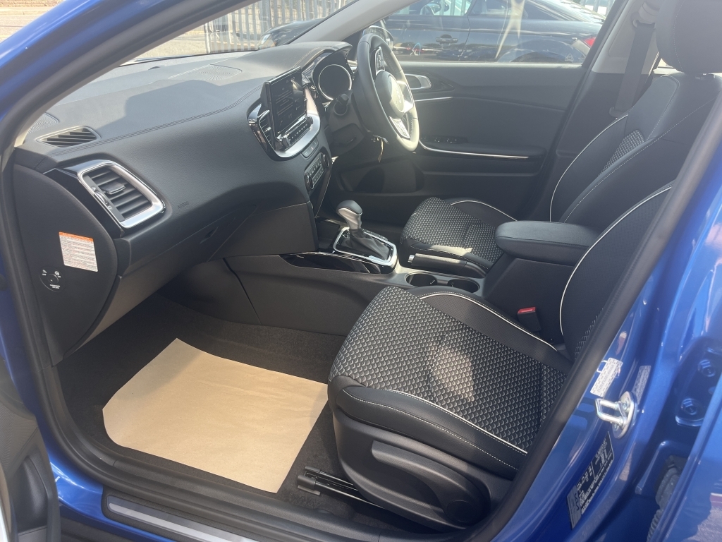 Kia Xceed Hatchback Blue #3