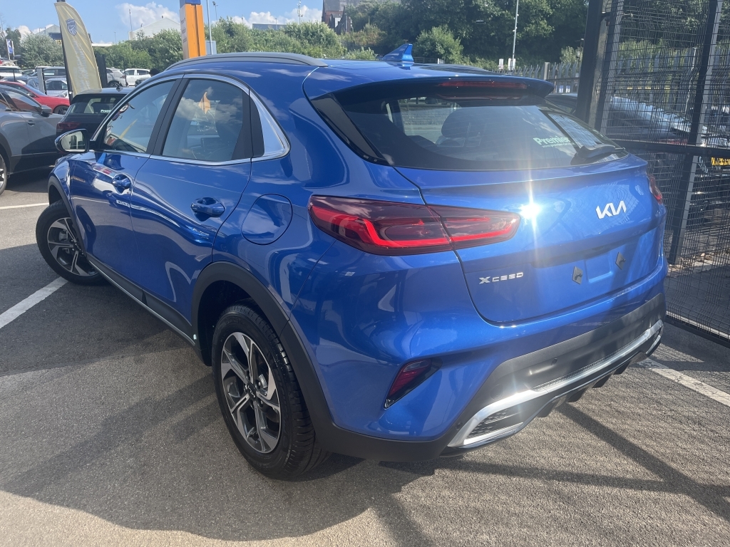 Kia Xceed Hatchback Blue #2
