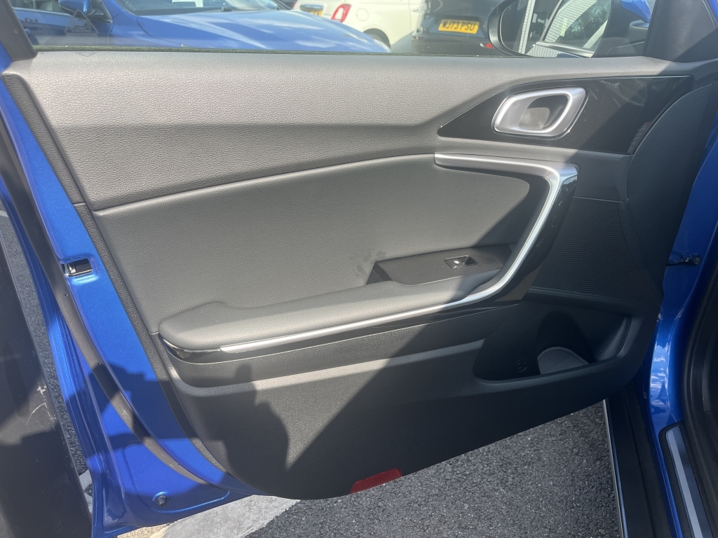 Kia Xceed Hatchback Blue #4