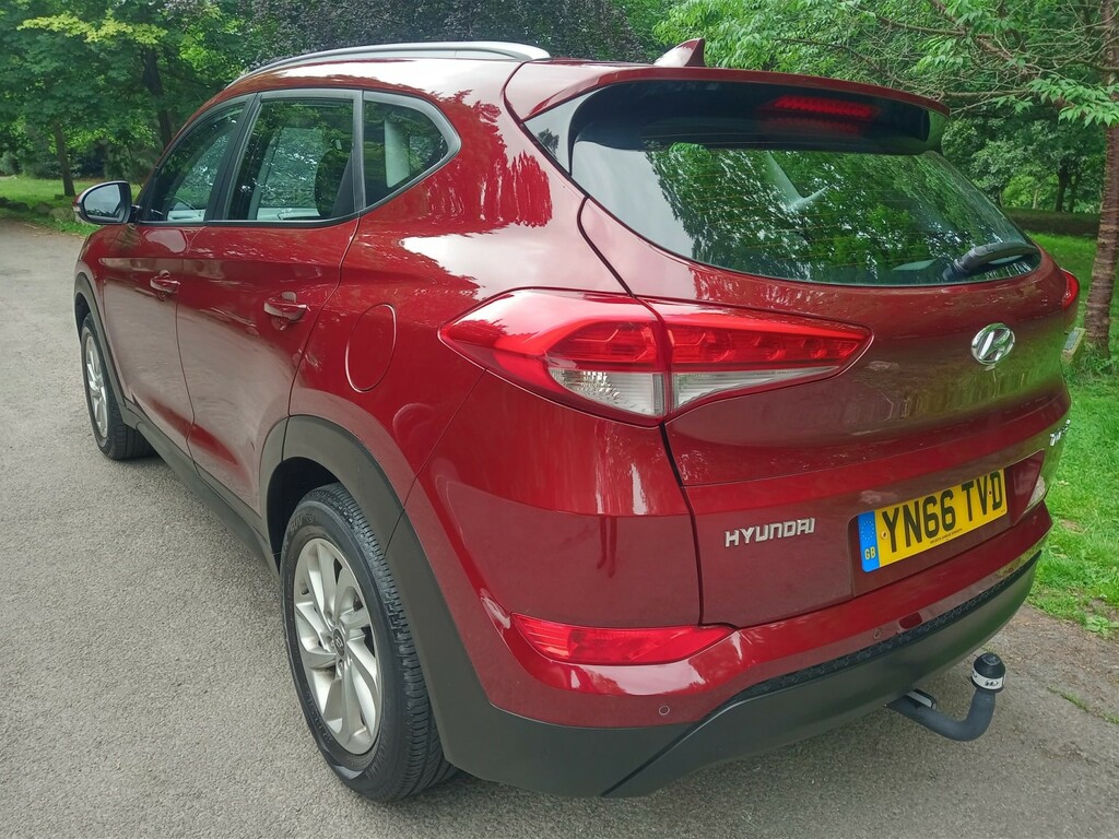 Hyundai Tucson 1.7 Tucson Se Nav 1.7 D 116Ps Bd Fss Red #4