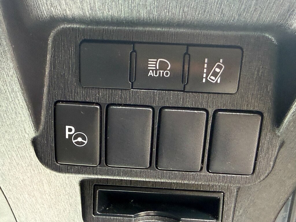 Toyota Prius+ 1.8 Vvti Excel Tss Cvt Silver #25