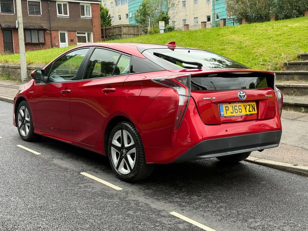 Toyota Prius 1.8 Excel Hybrid Hatchback Red #8
