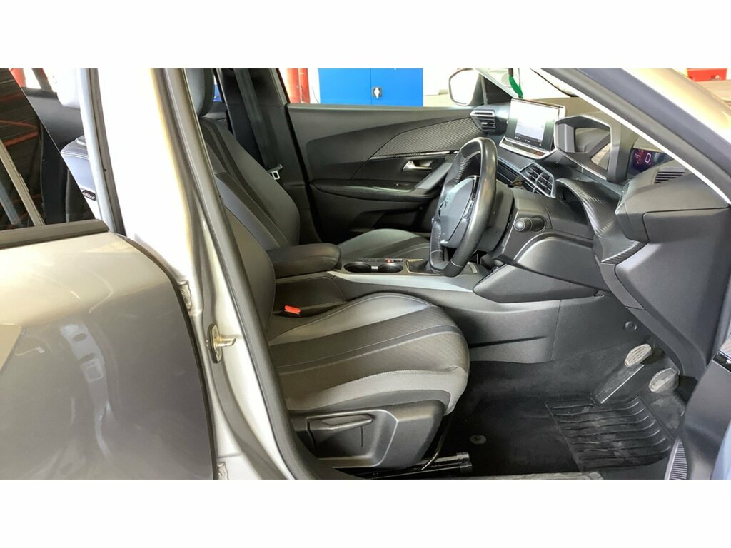 Peugeot 2008 Puretech Allure Premium Grey #3