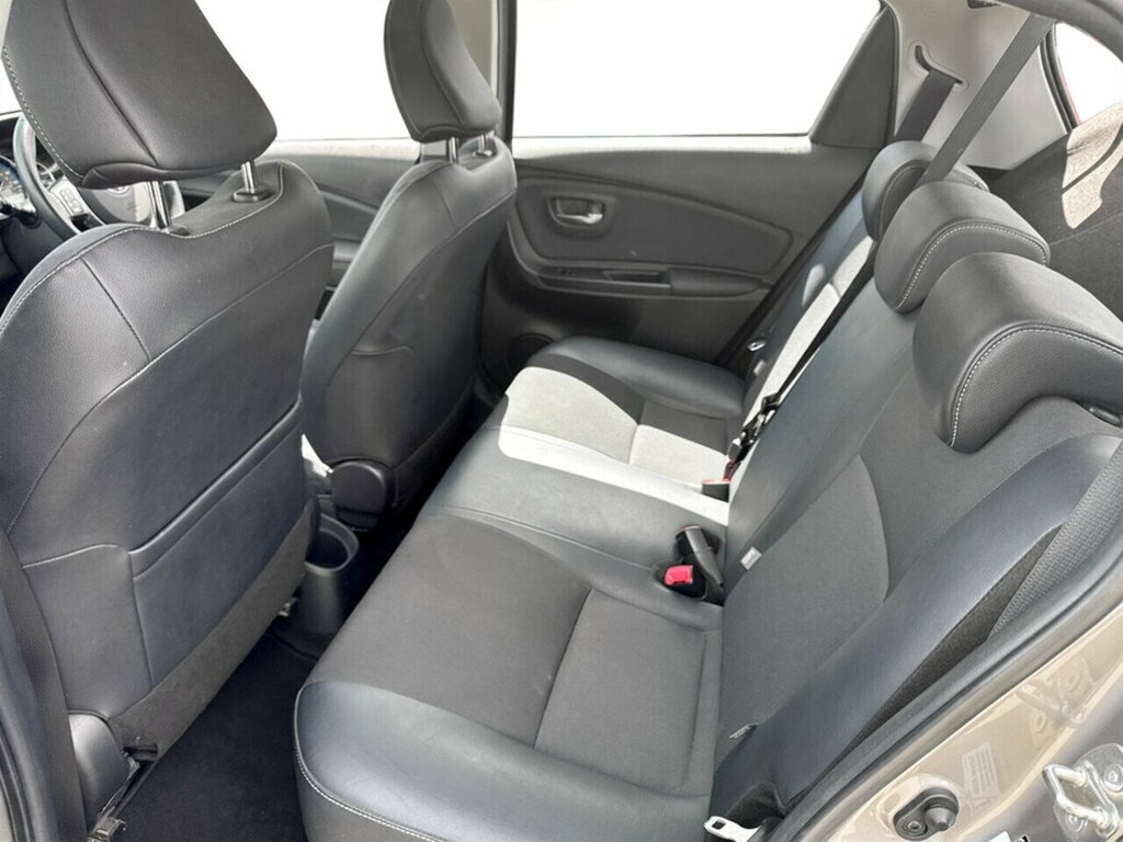 Toyota Yaris 1.5 Hybrid Active Cvt Red #27