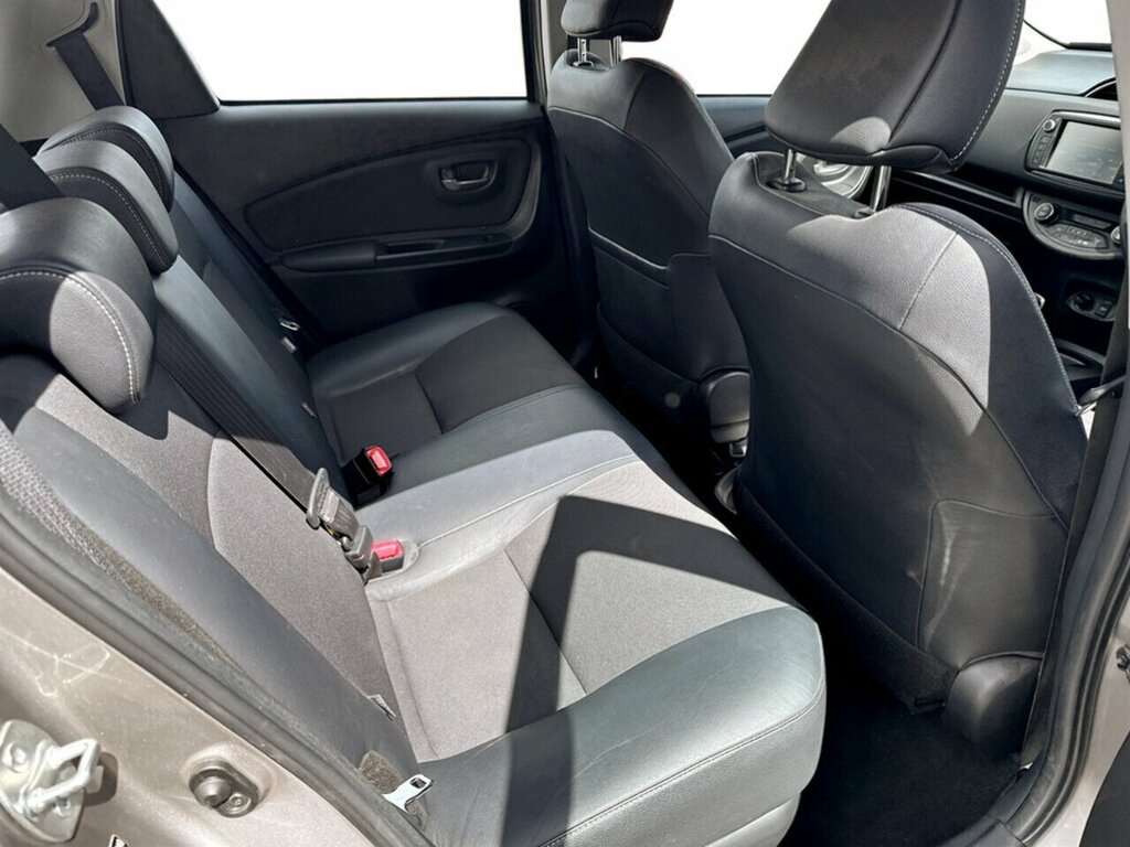 Toyota Yaris 1.5 Hybrid Active Cvt Red #28