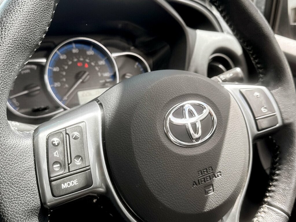 Toyota Yaris 1.5 Hybrid Active Cvt Red #11